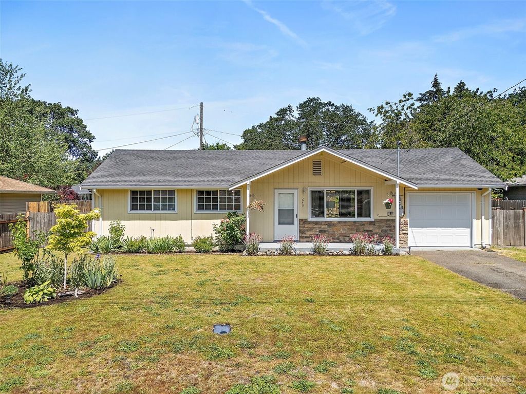 Photo of 6401 Okanogan Avenue SW, Lakewood, WA 98499 (MLS # 2531764)