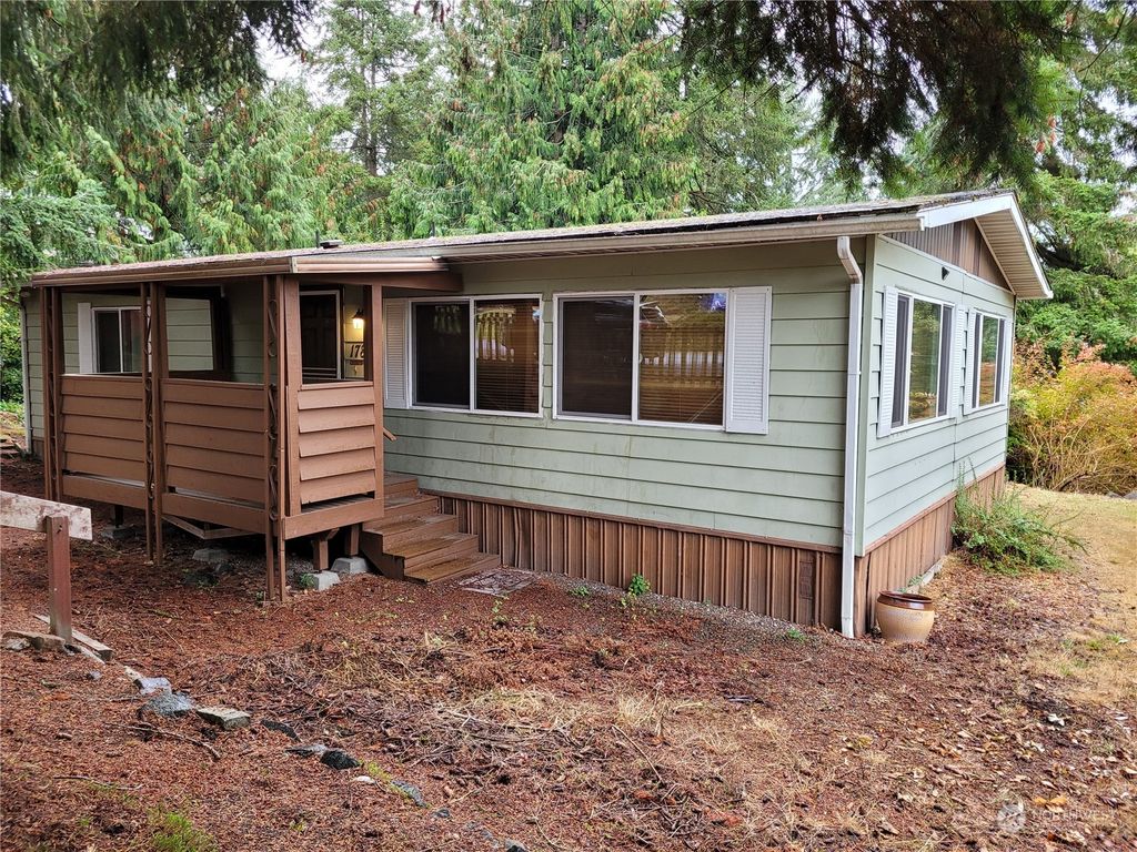 Photo of 17804 28th Avenue NE, Lake Forest Park, WA 98155 (MLS # 2010643)