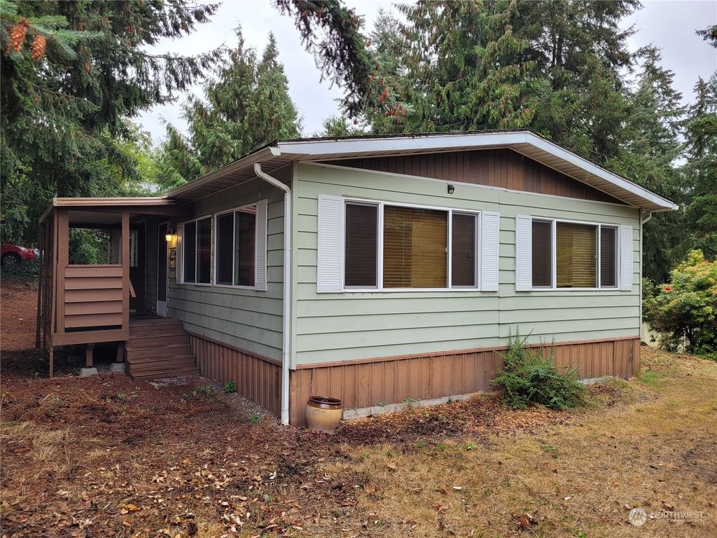 Photo of 17804 28th Avenue NE, Lake Forest Park, WA 98155 (MLS # 2010643)
