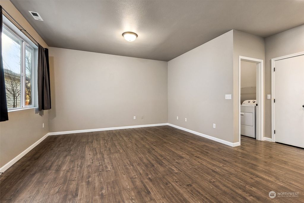 listing image 9364658889333146804