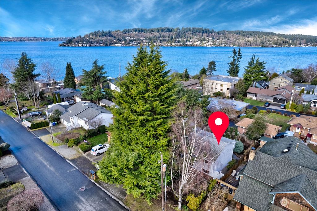 Photo of 806 N 31st Street, Renton, WA 98056 (MLS # 2194410)