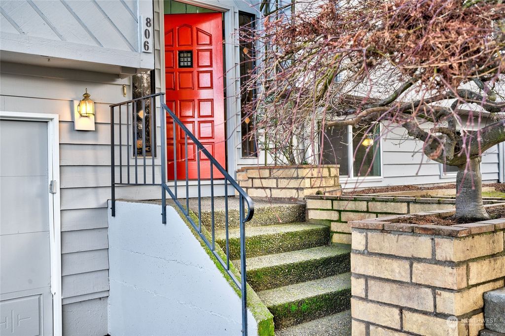 Photo of 806 N 31st Street, Renton, WA 98056 (MLS # 2194410)