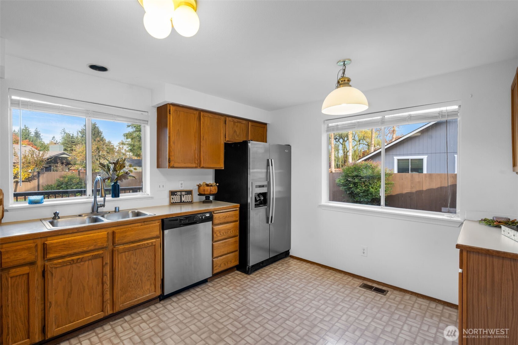 Puyallup, Washington 98374, United States, 3 Bedrooms Bedrooms, ,3 BathroomsBathrooms,Residential,Active,235986