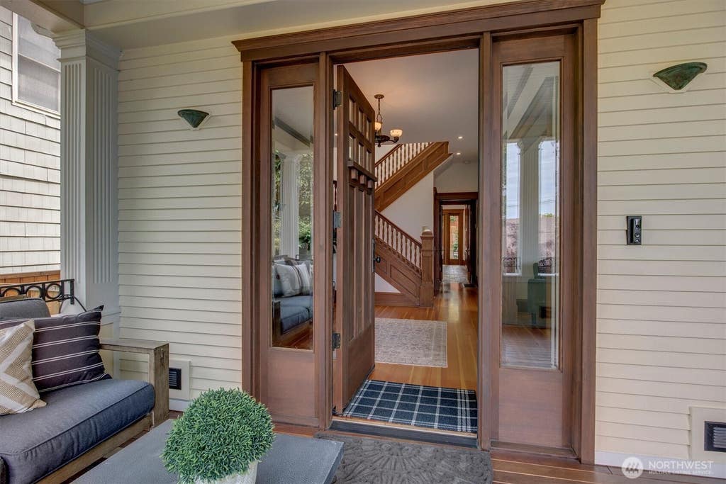 Photo of 612 11th Avenue E, Seattle, WA 98102 (MLS # 2533797)