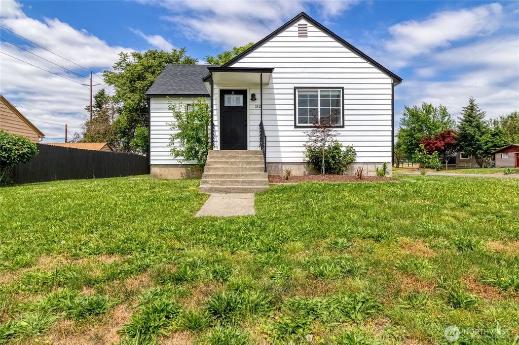 Photo of 1821 J Street, Walla Walla, WA 99362 (MLS # 2531985)