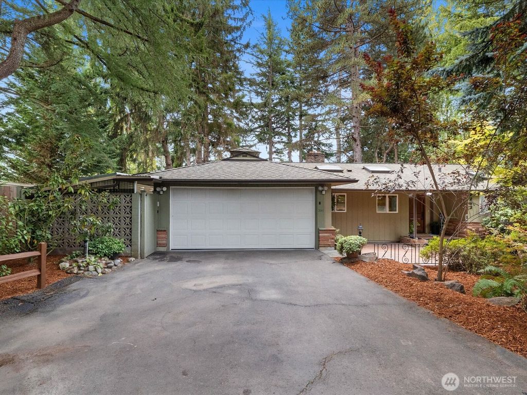 Photo of 2203 SW 120th Street, Burien, WA 98146 (MLS # 2431754)