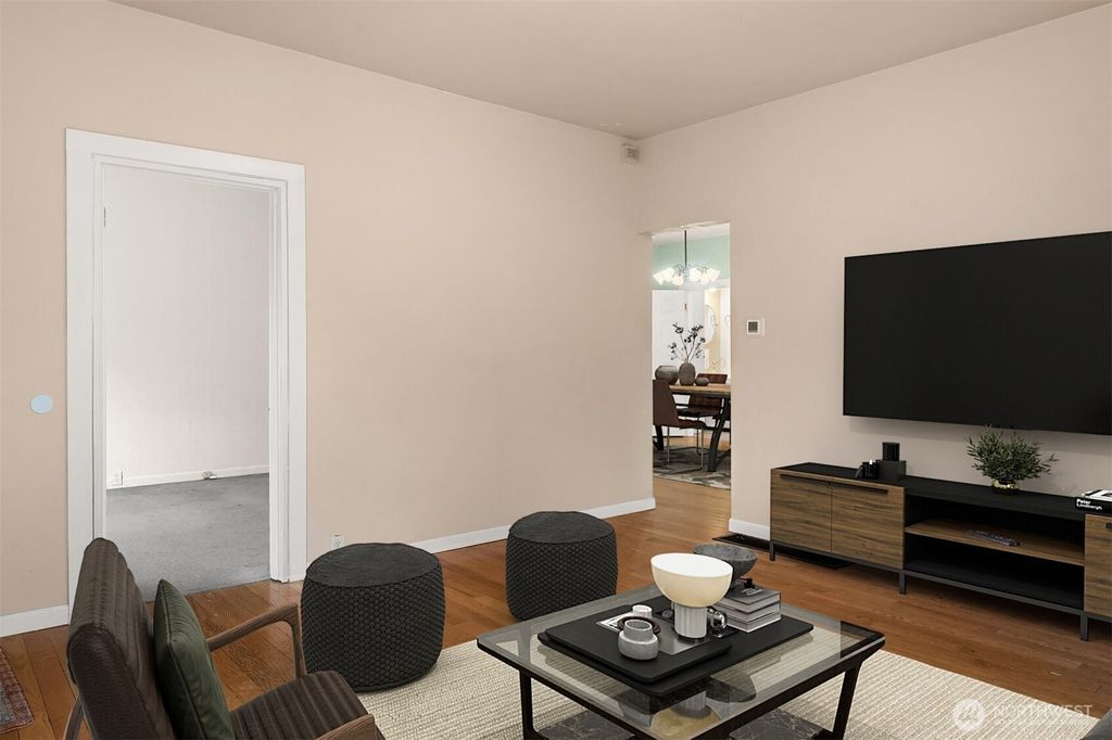 Photo of 512 Williams Avenue N, Renton, WA 98057 (MLS # 2432228)