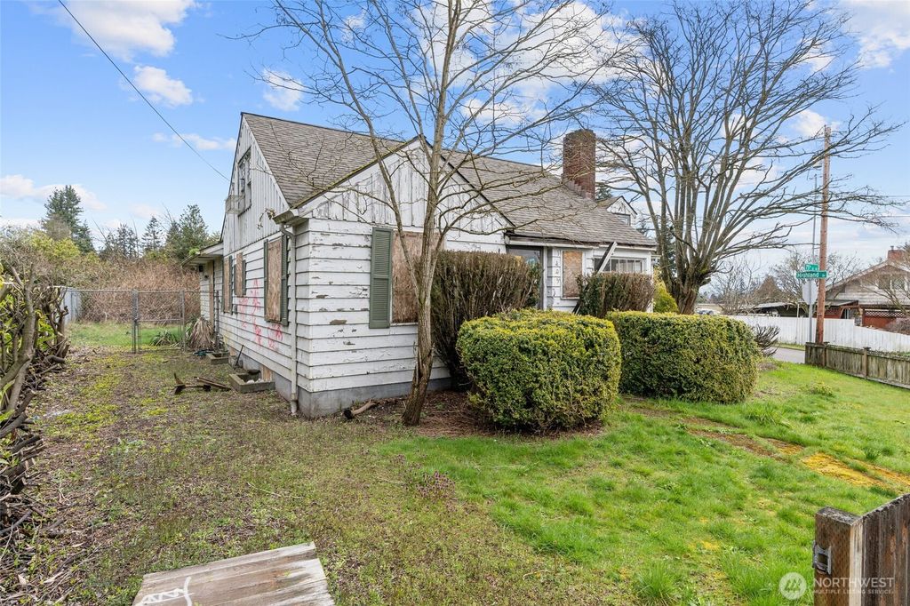 Photo of 1405 75th Street SE, Everett, WA 98203 (MLS # 2503010)