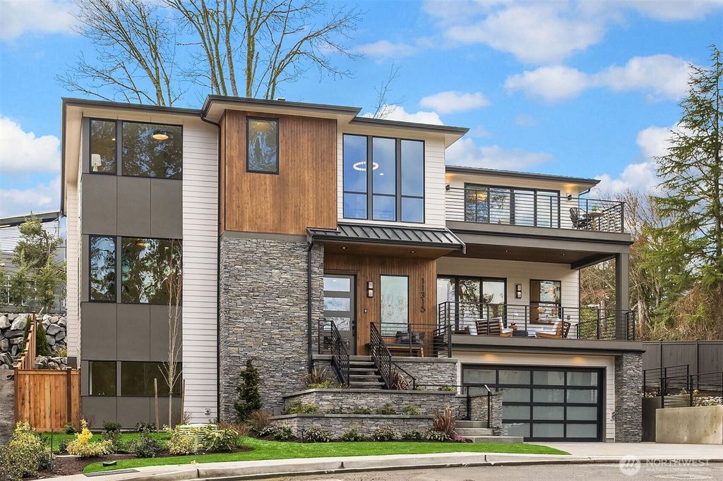 Photo of 11315 113th Place NE, Kirkland, WA 98033 (MLS # 2486398)