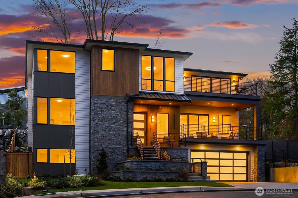 Photo of 11315 113th Place NE, Kirkland, WA 98033 (MLS # 2486398)