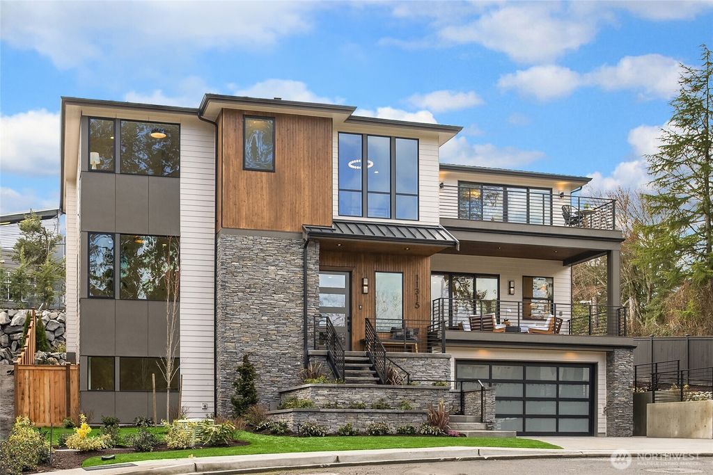 Photo of 11315 113th Place NE, Kirkland, WA 98033 (MLS # 2486398)