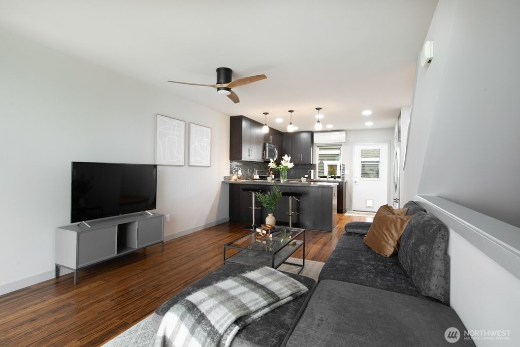 Photo of 111 17th Avenue #B, Seattle, WA 98112 (MLS # 2356131)