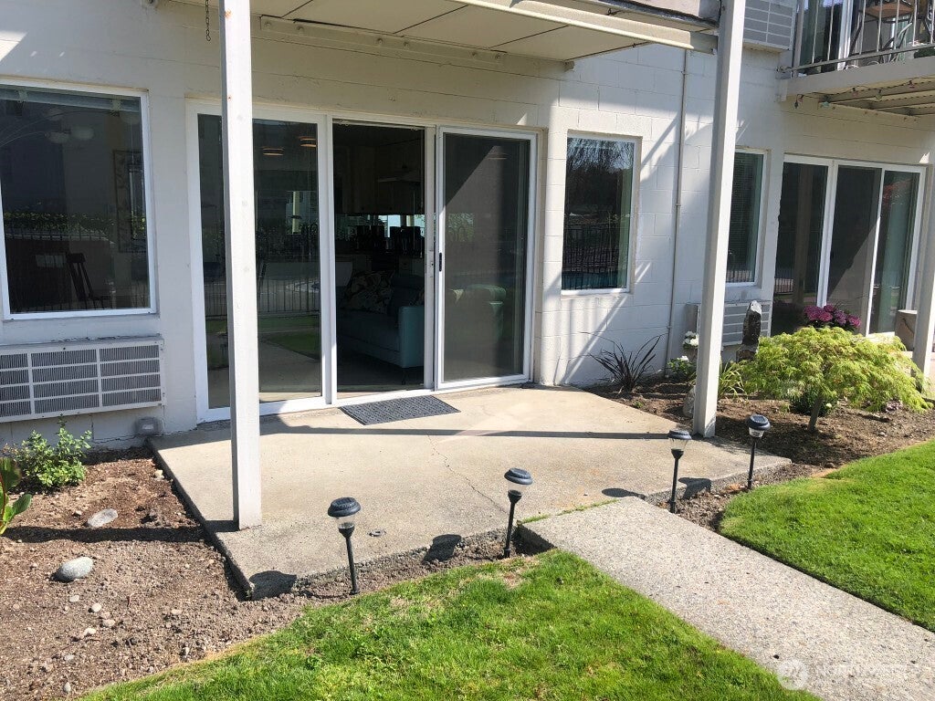 Photo of 201 2nd Street S #103, Kirkland, WA 98033 (MLS # 2570988)