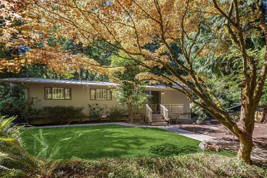 Photo of 5211 W Mercer Place, Mercer Island, WA 98040 (MLS # 2262253)