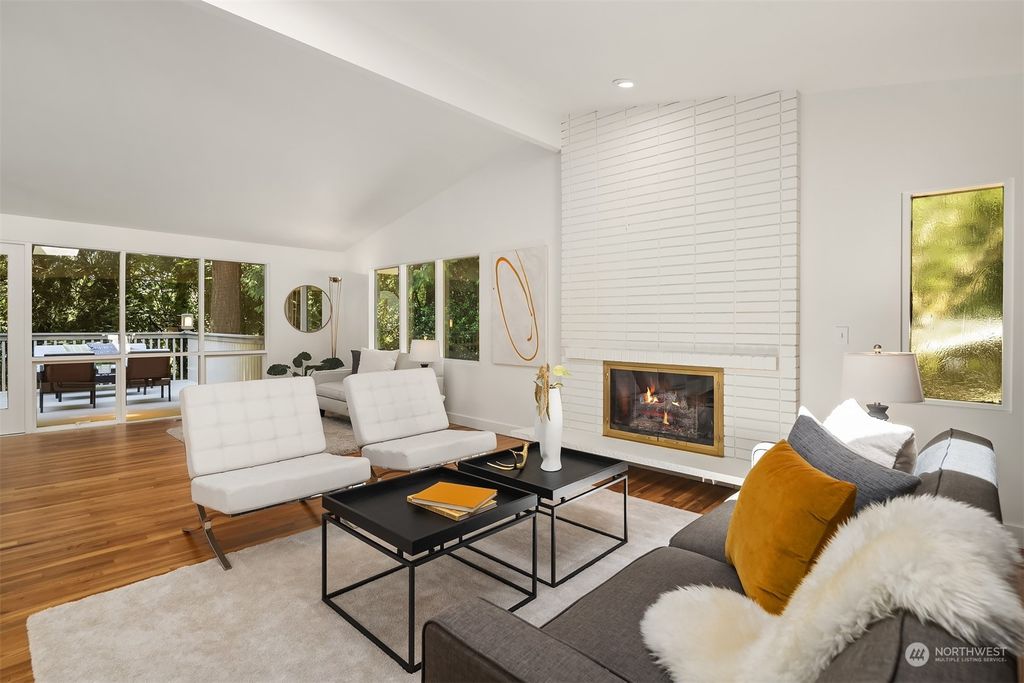 Photo of 5211 W Mercer Place, Mercer Island, WA 98040 (MLS # 2262253)