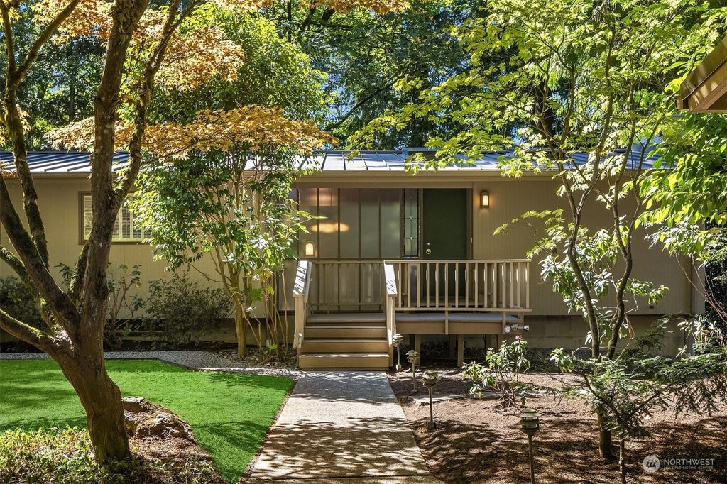 Photo of 5211 W Mercer Place, Mercer Island, WA 98040 (MLS # 2262253)