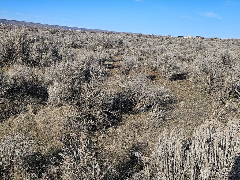 Photo of 47 Hackamore Dr, Ephrata, WA 98823 (MLS # 2485854)