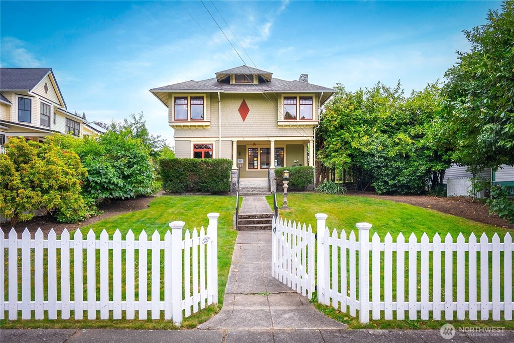 Photo of 307 AVENUE C, Snohomish, WA 98290 (MLS # 2441116)