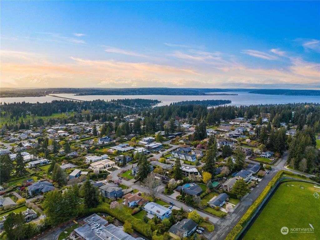 Photo of 9520 NE 16th Street, Clyde Hill, WA 98004 (MLS # 2053665)