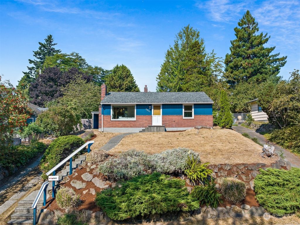 Photo of 7931 29th Avenue SW, Seattle, WA 98126 (MLS # 2274850)