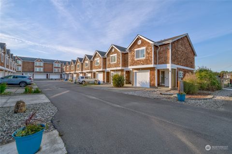 Photo of 201 Ocean Beach Boulevard S #D4, Long Beach, WA 98631 (MLS # 2172040)