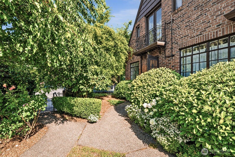 111 14th Avenue E 1