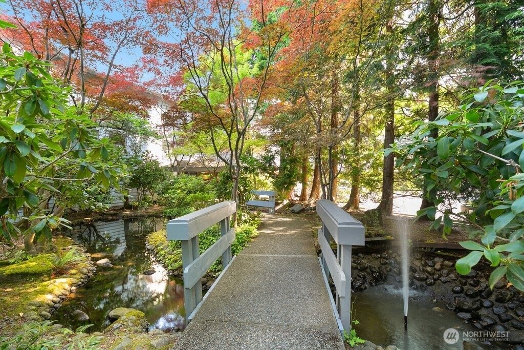 Photo of 7930 SE 34th Street #513, Mercer Island, WA 98040 (MLS # 2443400)