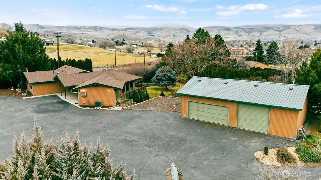 Photo of 2550 E Selah Road, Yakima, WA 98901 (MLS # 2470107)
