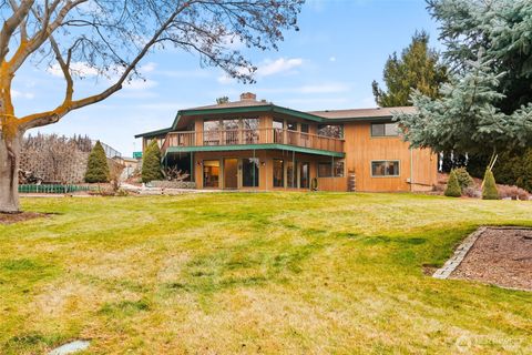 Photo of 2550 E Selah Road, Yakima, WA 98901 (MLS # 2470107)