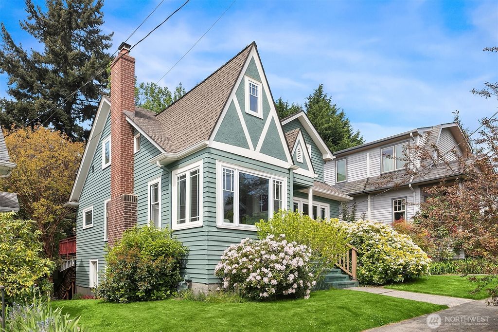 Photo of 3917 Interlake Avenue N, Seattle, WA 98103 (MLS # 2517381)