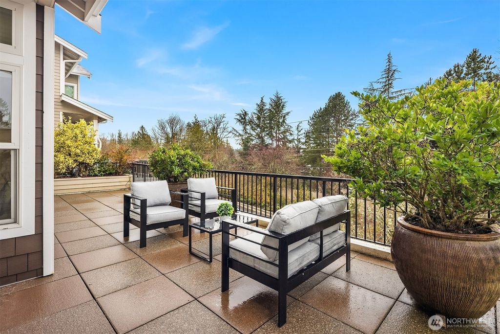 Photo of 4020 Lake Washington Boulevard SE, Bellevue, WA 98006 (MLS # 2481468)