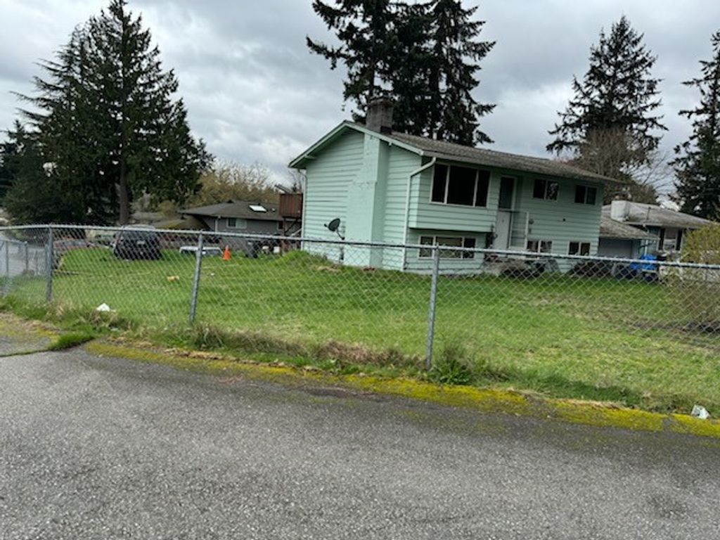 Photo of 2410 206th Place SW, Lynnwood, WA 98036 (MLS # 2368068)