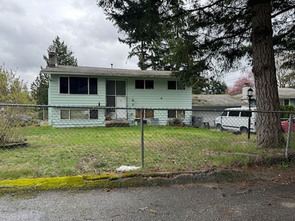 Photo of 2410 206th Place SW, Lynnwood, WA 98036 (MLS # 2368068)