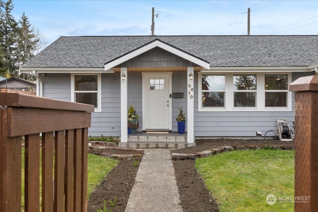 Photo of 3410 SW 100th Street, Seattle, WA 98146 (MLS # 2211491)