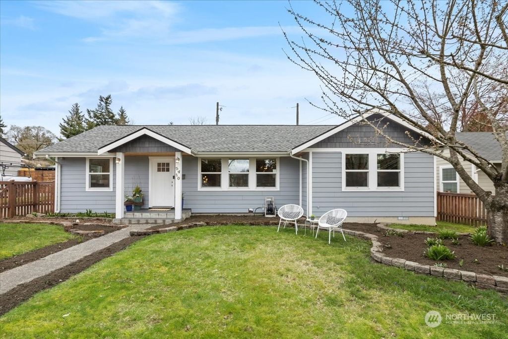 Photo of 3410 SW 100th Street, Seattle, WA 98146 (MLS # 2211491)