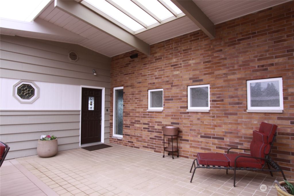 Photo of 334 SW 177th Street, Normandy Park, WA 98166 (MLS # 2201648)