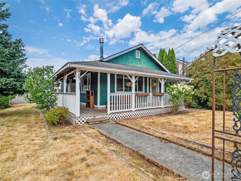Photo of 206 Kentucky Avenue, Granite Falls, WA 98252 (MLS # 2415940)