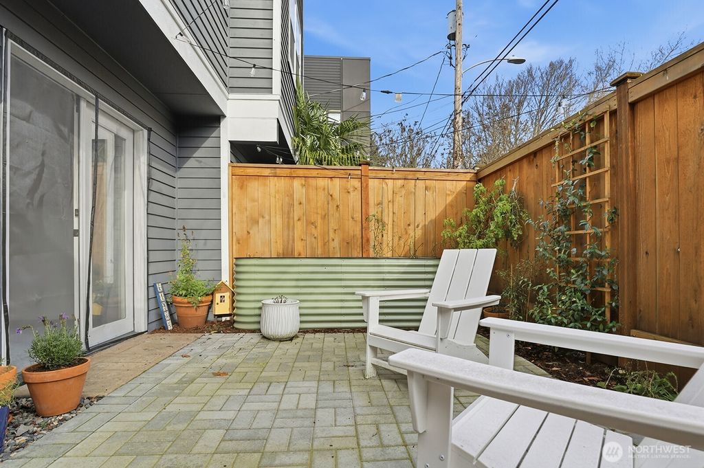 Photo of 619 Federal Avenue E #A, Seattle, WA 98102 (MLS # 2473010)