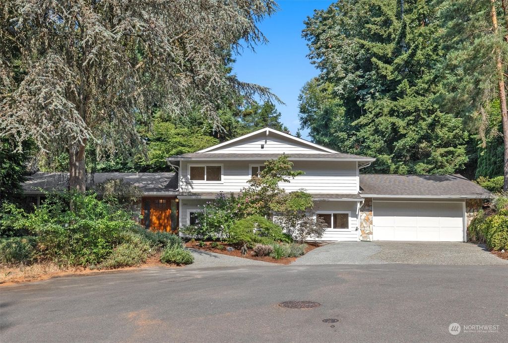 Photo of 4841 88th Pl SE Pl, Mercer Island, WA 98040 (MLS # 2272786)