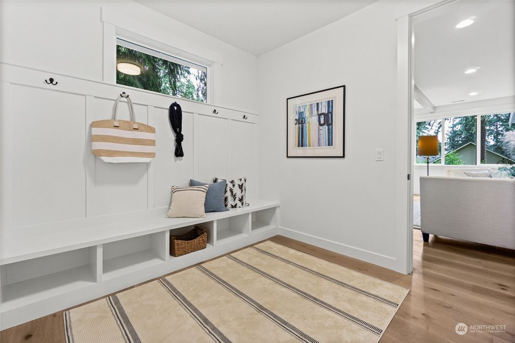 Photo of 2810 108th Avenue SE, Bellevue, WA 98004 (MLS # 2197061)