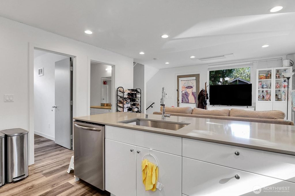 Photo of 4723 8th Avenue NE, Seattle, WA 98105 (MLS # 2390125)