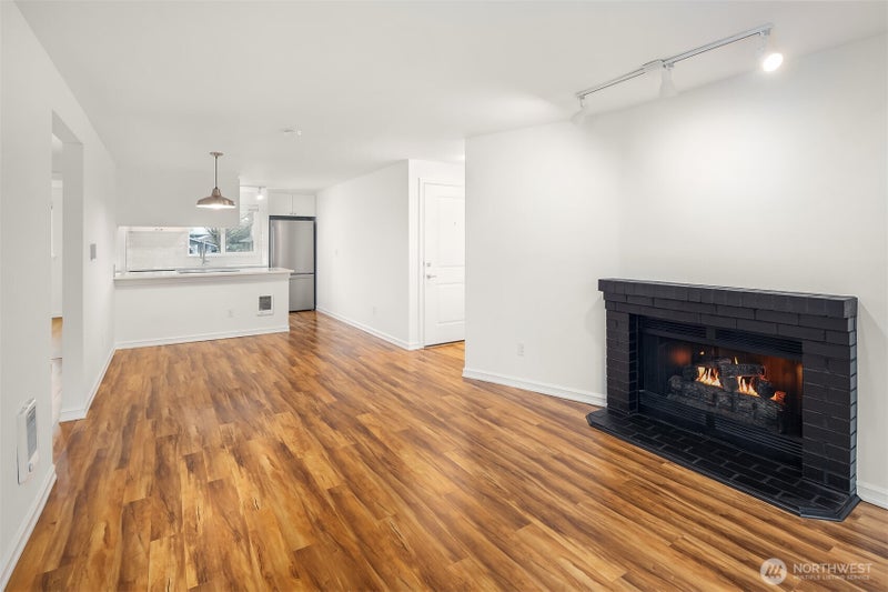 14006 181 Place B206