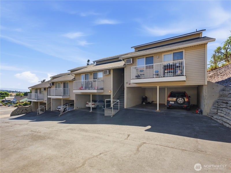 1686 S Mission Street 1