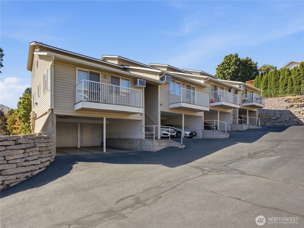 Photo of 1686 S Mission Street #1, Wenatchee, WA 98801 (MLS # 2576735)