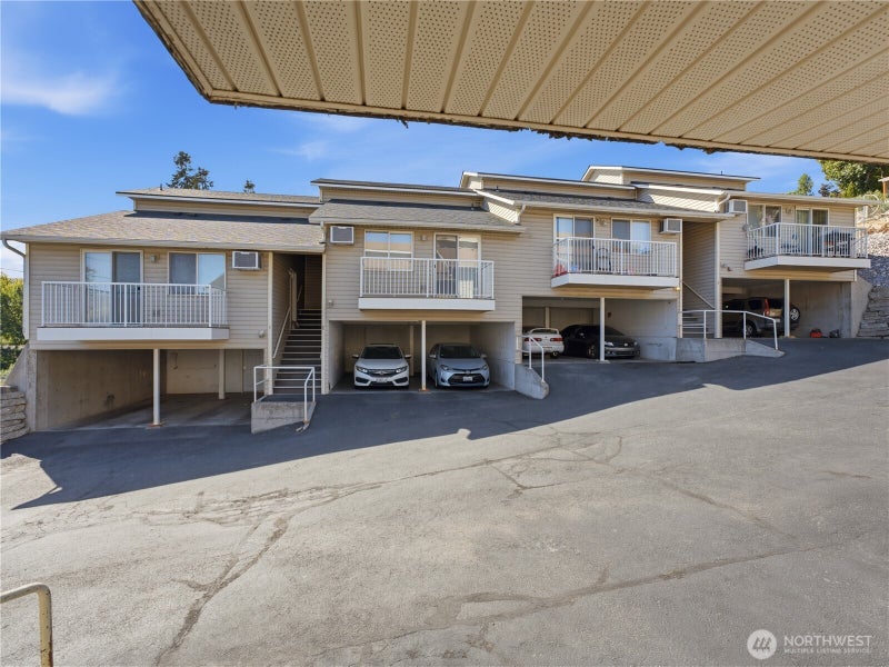 1686 S Mission Street 1