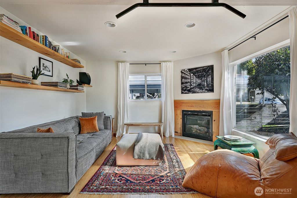 Photo of 506 S Trenton St, Seattle, WA 98108 (MLS # 2447527)