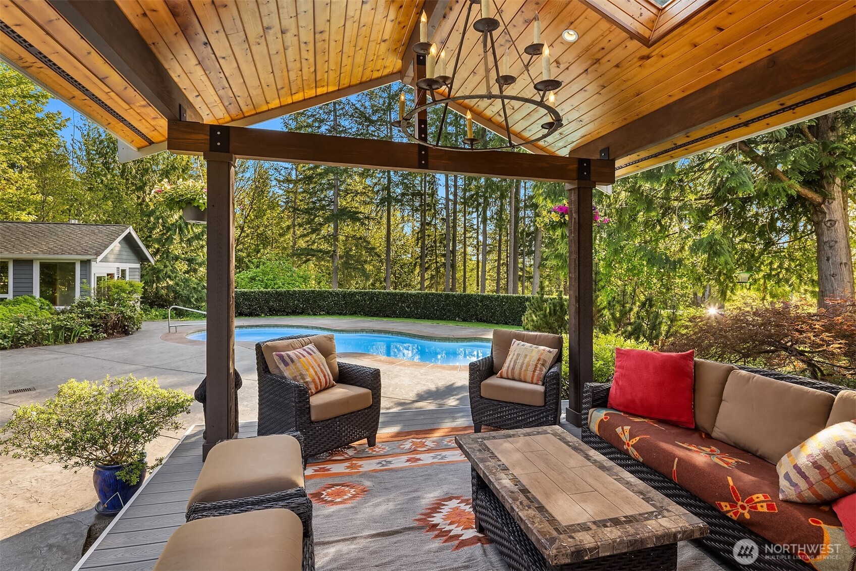 2320 Quail Creek Way NE