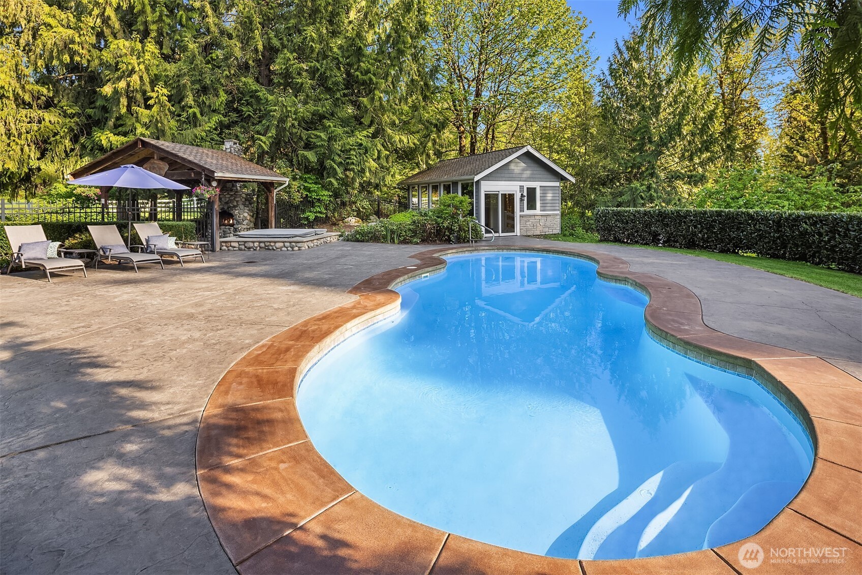 2320 Quail Creek Way NE