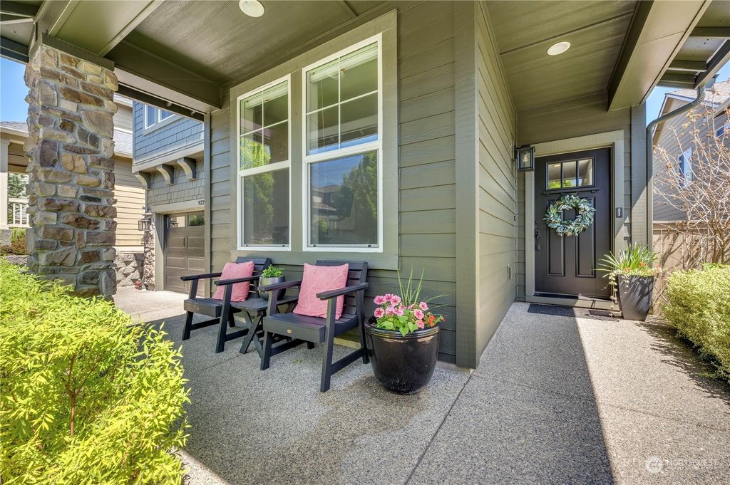 Photo of 9222 Satterlee Avenue SE, Snoqualmie, WA 98065 (MLS # 2077267)