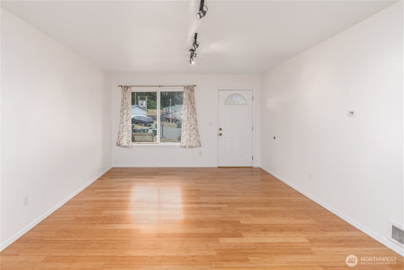 2419 Arbutus Ln